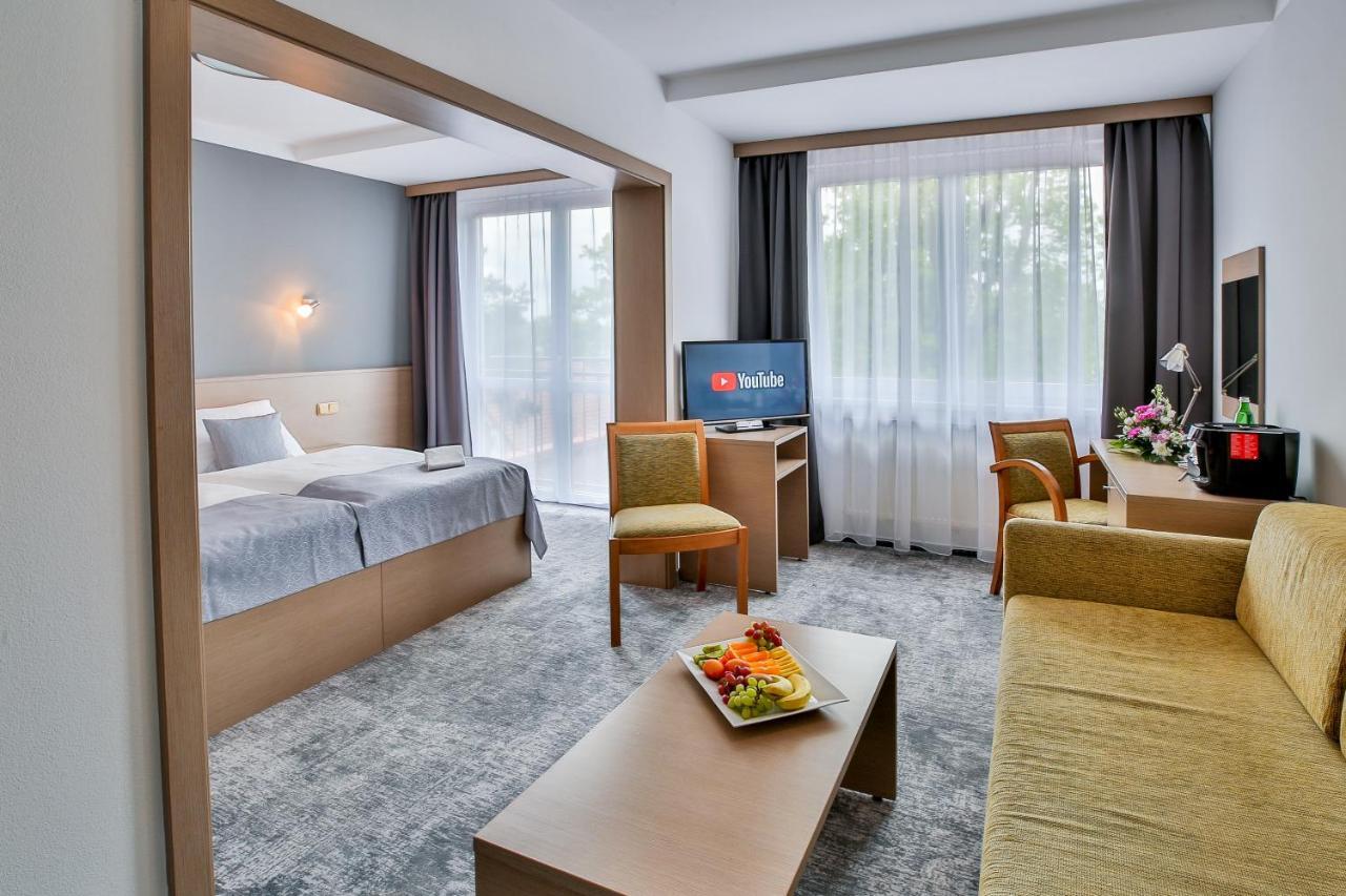 Lh Parkhotel Hluboka Nad Vltavou Congress & Wellness ภายนอก รูปภาพ