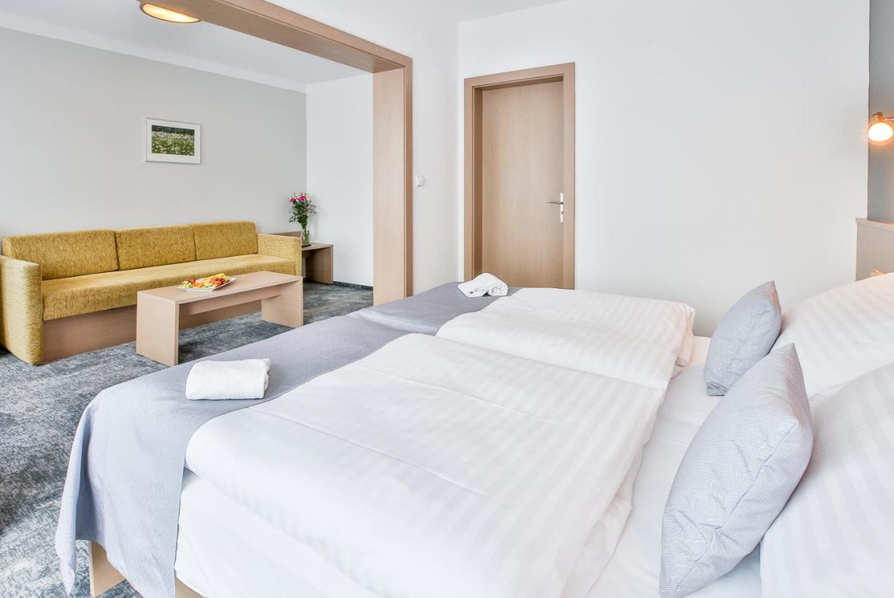 Lh Parkhotel Hluboka Nad Vltavou Congress & Wellness ภายนอก รูปภาพ
