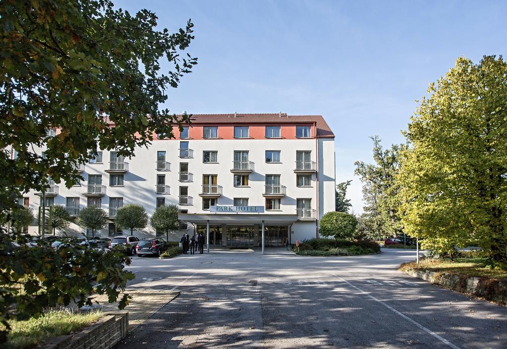 Lh Parkhotel Hluboka Nad Vltavou Congress & Wellness ภายนอก รูปภาพ