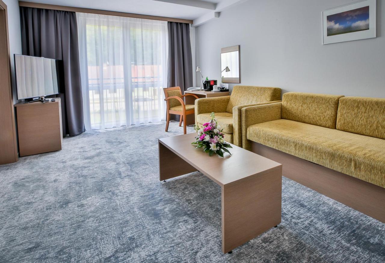 Lh Parkhotel Hluboka Nad Vltavou Congress & Wellness ภายนอก รูปภาพ
