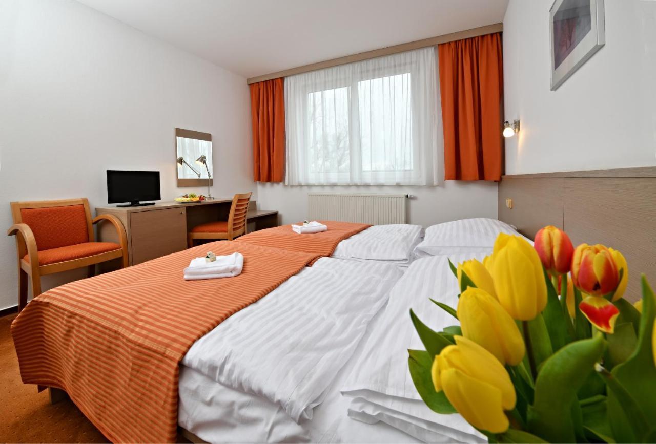 Lh Parkhotel Hluboka Nad Vltavou Congress & Wellness ภายนอก รูปภาพ