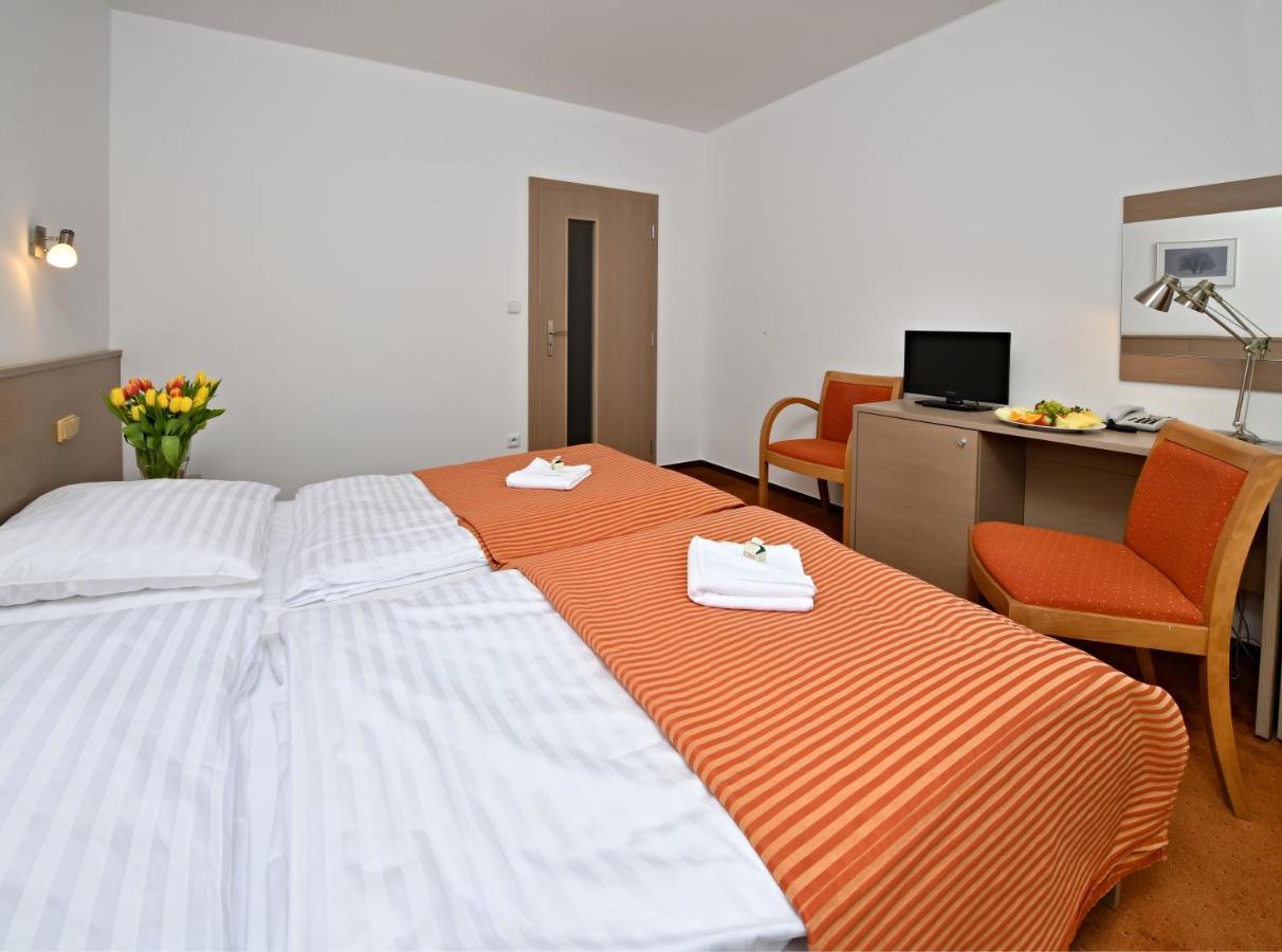 Lh Parkhotel Hluboka Nad Vltavou Congress & Wellness ภายนอก รูปภาพ
