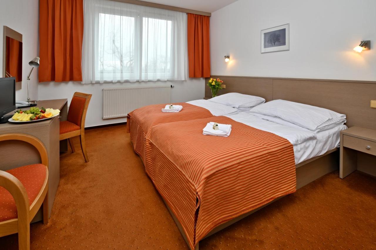 Lh Parkhotel Hluboka Nad Vltavou Congress & Wellness ภายนอก รูปภาพ