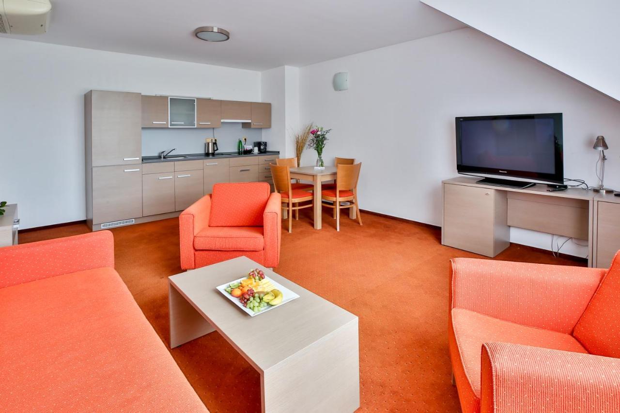 Lh Parkhotel Hluboka Nad Vltavou Congress & Wellness ภายนอก รูปภาพ